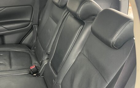 Mitsubishi Outlander III рестайлинг 3, 2013 год, 1 150 000 рублей, 9 фотография