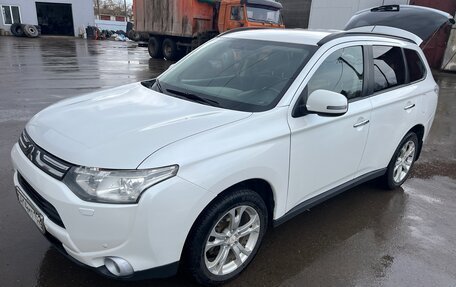 Mitsubishi Outlander III рестайлинг 3, 2013 год, 1 150 000 рублей, 14 фотография