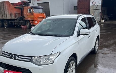 Mitsubishi Outlander III рестайлинг 3, 2013 год, 1 150 000 рублей, 5 фотография