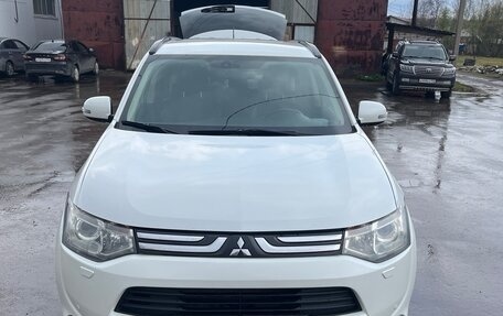 Mitsubishi Outlander III рестайлинг 3, 2013 год, 1 150 000 рублей, 13 фотография