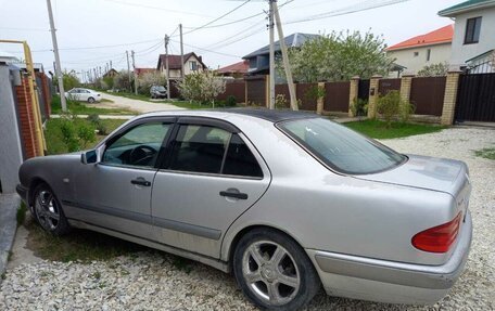 Mercedes-Benz E-Класс, 1997 год, 300 000 рублей, 3 фотография