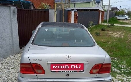 Mercedes-Benz E-Класс, 1997 год, 300 000 рублей, 2 фотография