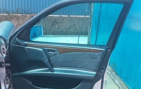 Mercedes-Benz E-Класс, 1997 год, 300 000 рублей, 9 фотография