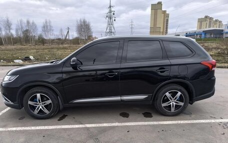 Mitsubishi Outlander III рестайлинг 3, 2017 год, 2 190 000 рублей, 6 фотография