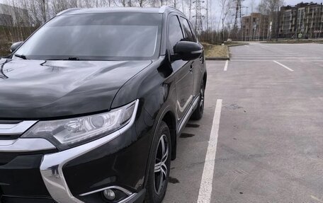 Mitsubishi Outlander III рестайлинг 3, 2017 год, 2 190 000 рублей, 3 фотография