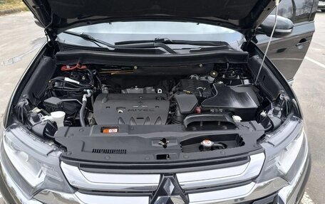 Mitsubishi Outlander III рестайлинг 3, 2017 год, 2 190 000 рублей, 7 фотография