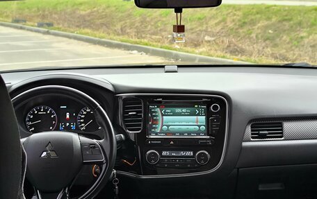 Mitsubishi Outlander III рестайлинг 3, 2017 год, 2 190 000 рублей, 11 фотография