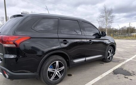 Mitsubishi Outlander III рестайлинг 3, 2017 год, 2 190 000 рублей, 13 фотография