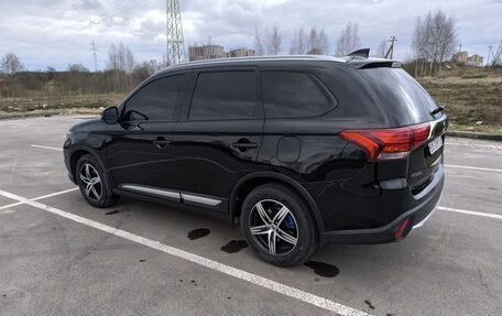 Mitsubishi Outlander III рестайлинг 3, 2017 год, 2 190 000 рублей, 12 фотография