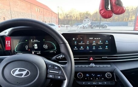 Hyundai Elantra, 2024 год, 2 300 000 рублей, 8 фотография