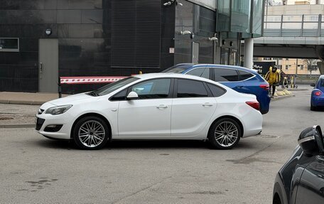 Opel Astra J, 2013 год, 900 000 рублей, 3 фотография