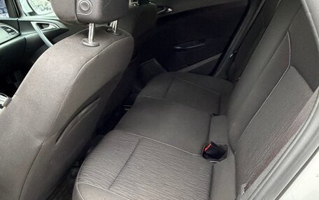 Opel Astra J, 2013 год, 900 000 рублей, 11 фотография