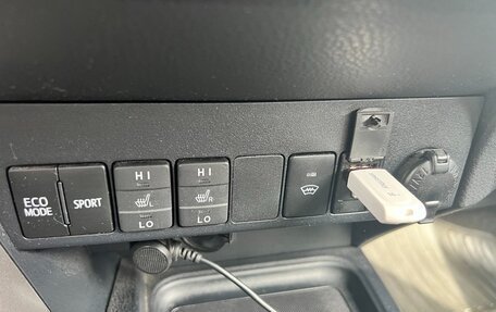 Toyota RAV4, 2018 год, 2 790 000 рублей, 10 фотография