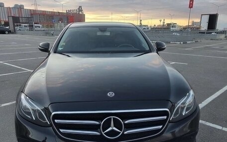 Mercedes-Benz E-Класс, 2019 год, 2 600 000 рублей, 3 фотография