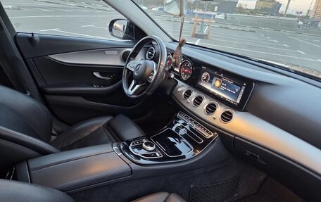 Mercedes-Benz E-Класс, 2019 год, 2 600 000 рублей, 10 фотография