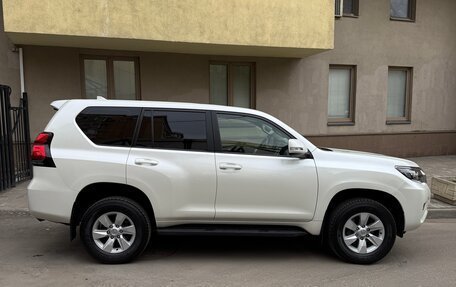 Toyota Land Cruiser Prado 150 рестайлинг 2, 2019 год, 5 350 000 рублей, 3 фотография