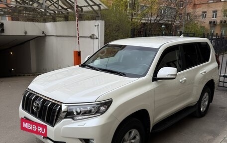 Toyota Land Cruiser Prado 150 рестайлинг 2, 2019 год, 5 350 000 рублей, 7 фотография