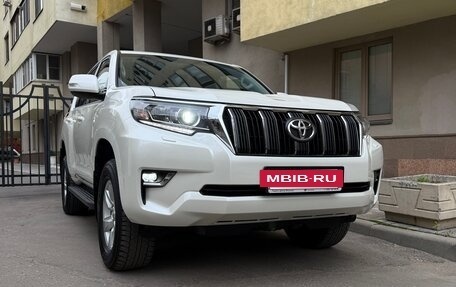 Toyota Land Cruiser Prado 150 рестайлинг 2, 2019 год, 5 350 000 рублей, 2 фотография
