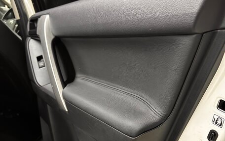 Toyota Land Cruiser Prado 150 рестайлинг 2, 2019 год, 5 350 000 рублей, 10 фотография