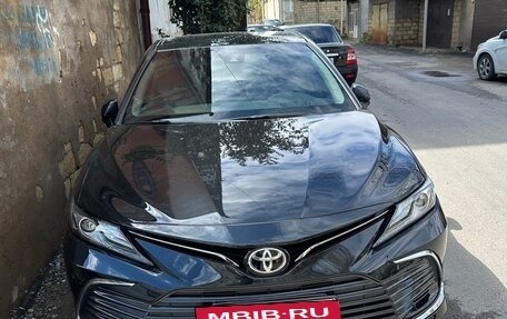 Toyota Camry, 2023 год, 3 576 000 рублей, 2 фотография