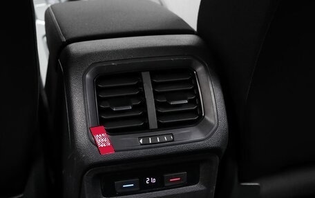 Volkswagen Tiguan II, 2018 год, 2 429 000 рублей, 17 фотография