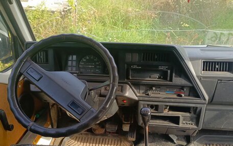 Nissan Urvan III, 1991 год, 100 000 рублей, 6 фотография