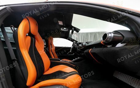 Ferrari 812, 2019 год, 30 000 000 рублей, 12 фотография