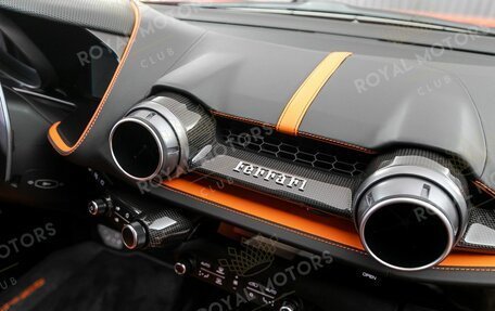 Ferrari 812, 2019 год, 30 000 000 рублей, 18 фотография