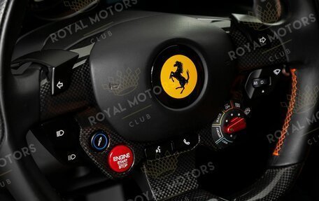 Ferrari 812, 2019 год, 30 000 000 рублей, 14 фотография