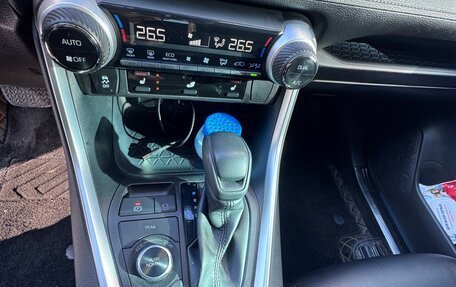 Toyota RAV4, 2020 год, 3 650 000 рублей, 18 фотография