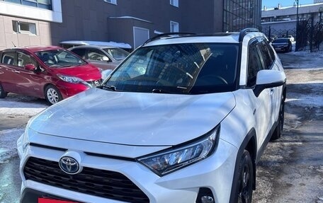 Toyota RAV4, 2020 год, 3 650 000 рублей, 4 фотография