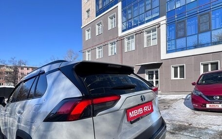 Toyota RAV4, 2020 год, 3 650 000 рублей, 10 фотография