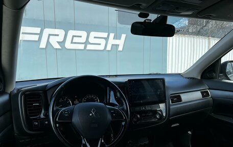 Mitsubishi Outlander III рестайлинг 3, 2018 год, 1 929 000 рублей, 6 фотография