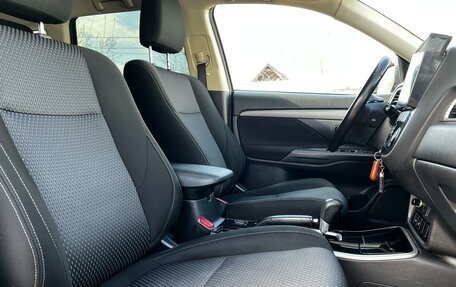 Mitsubishi Outlander III рестайлинг 3, 2018 год, 1 929 000 рублей, 10 фотография