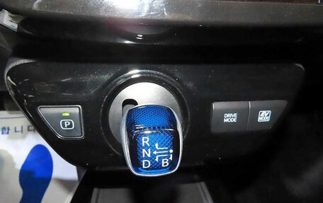 Toyota Prius IV XW50, 2022 год, 1 970 173 рублей, 17 фотография