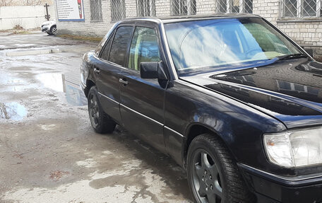 Mercedes-Benz E-Класс, 1993 год, 370 000 рублей, 3 фотография