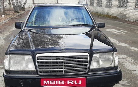 Mercedes-Benz E-Класс, 1993 год, 370 000 рублей, 2 фотография