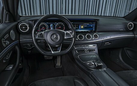 Mercedes-Benz E-Класс, 2018 год, 3 699 000 рублей, 9 фотография