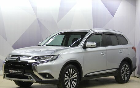 Mitsubishi Outlander III рестайлинг 3, 2020 год, 2 335 500 рублей, 1 фотография