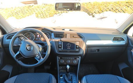 Volkswagen Tiguan II, 2020 год, 2 800 000 рублей, 17 фотография