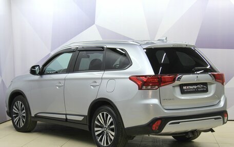 Mitsubishi Outlander III рестайлинг 3, 2020 год, 2 335 500 рублей, 3 фотография