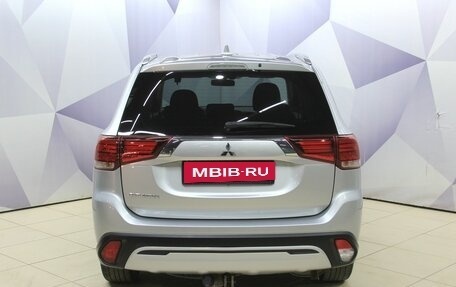 Mitsubishi Outlander III рестайлинг 3, 2020 год, 2 335 500 рублей, 4 фотография