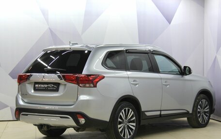 Mitsubishi Outlander III рестайлинг 3, 2020 год, 2 335 500 рублей, 6 фотография