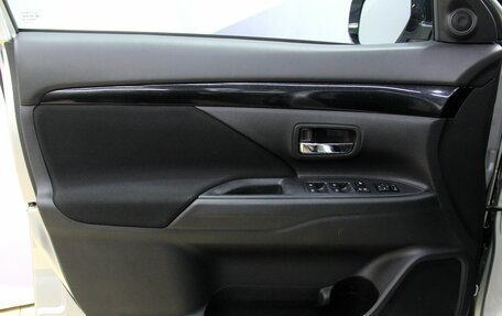 Mitsubishi Outlander III рестайлинг 3, 2020 год, 2 335 500 рублей, 11 фотография