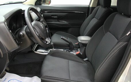 Mitsubishi Outlander III рестайлинг 3, 2020 год, 2 335 500 рублей, 12 фотография