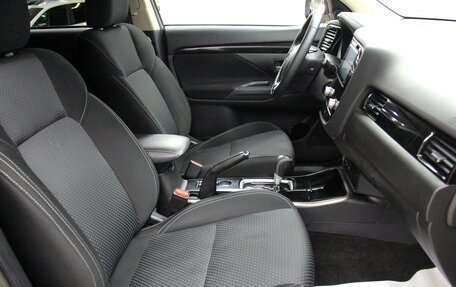 Mitsubishi Outlander III рестайлинг 3, 2020 год, 2 335 500 рублей, 32 фотография