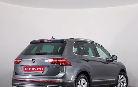 Volkswagen Tiguan II, 2021 год, 3 649 000 рублей, 5 фотография