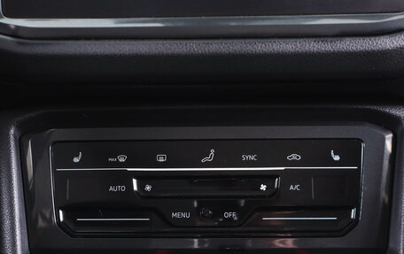 Volkswagen Tiguan II, 2021 год, 3 649 000 рублей, 23 фотография