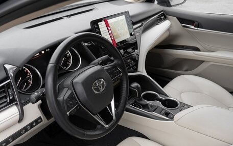 Toyota Camry, 2021 год, 3 800 000 рублей, 6 фотография