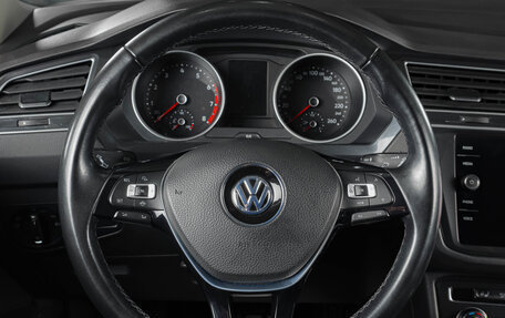 Volkswagen Tiguan II, 2019 год, 2 859 000 рублей, 14 фотография